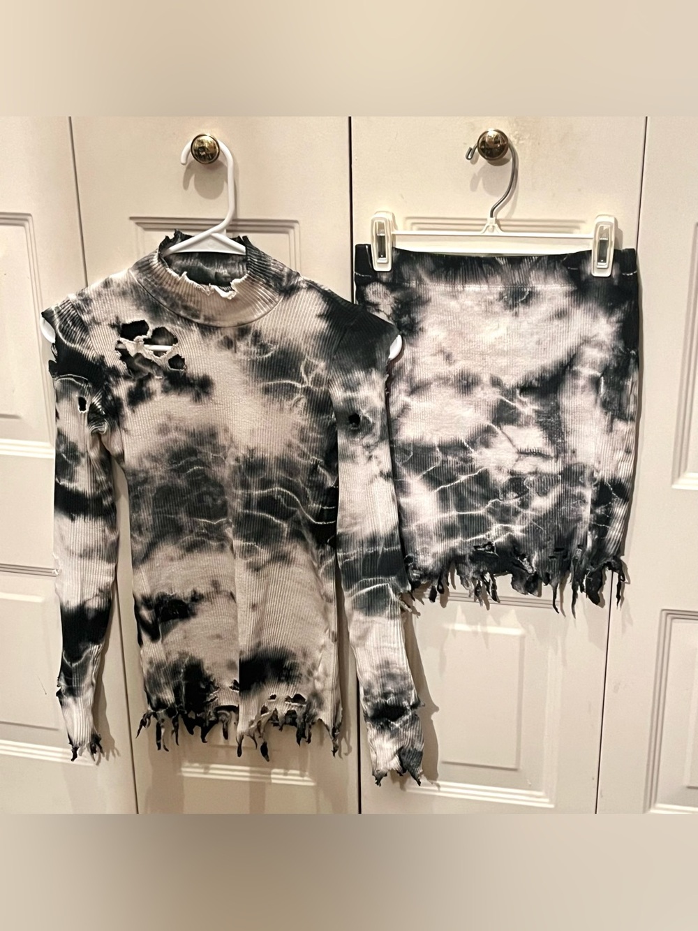 Kikriki Tie Dye Black Gray White Distressed Two Piece Skirt Sweater Set Small